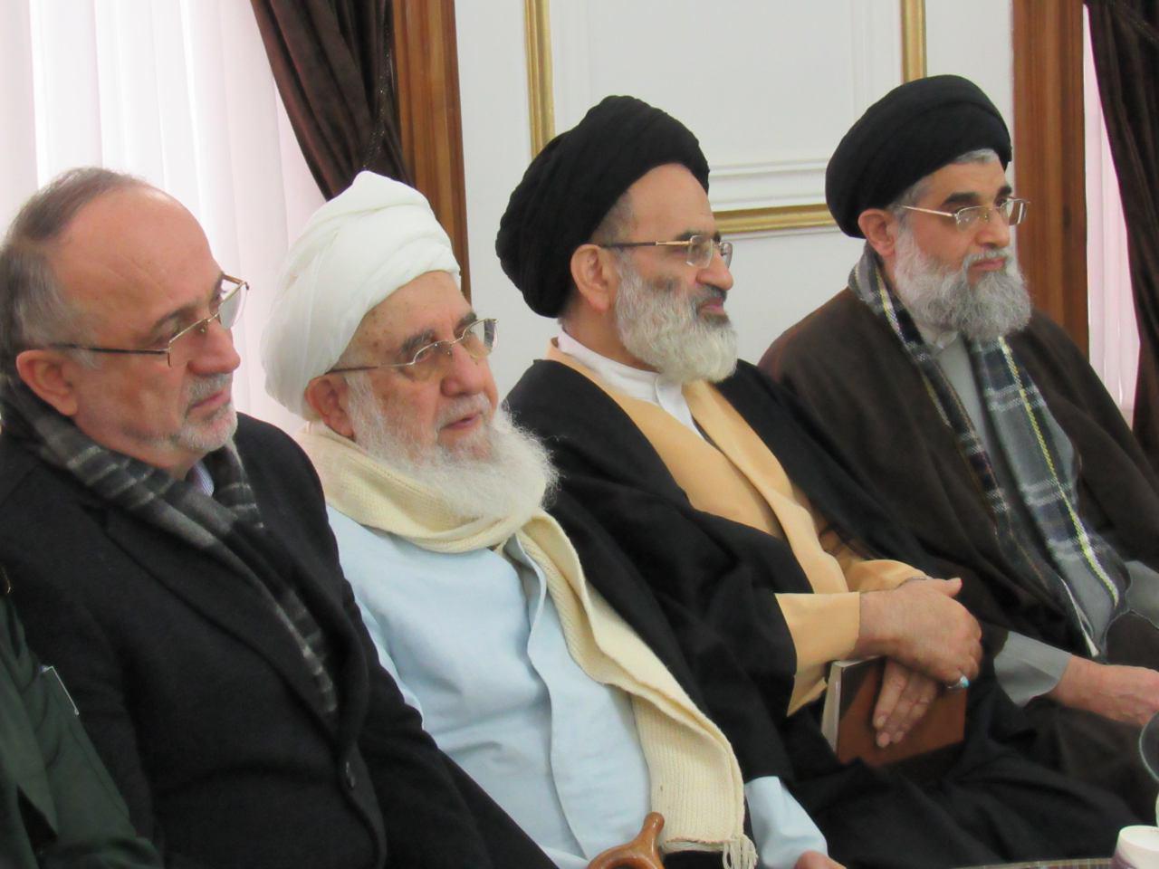 گزارش تصویری/ حضور رئیس شورای سیاست گذاری ائمه جمعه کشور و امام جمعه انزلی در مراسم یوم الله ۸ دی رشت