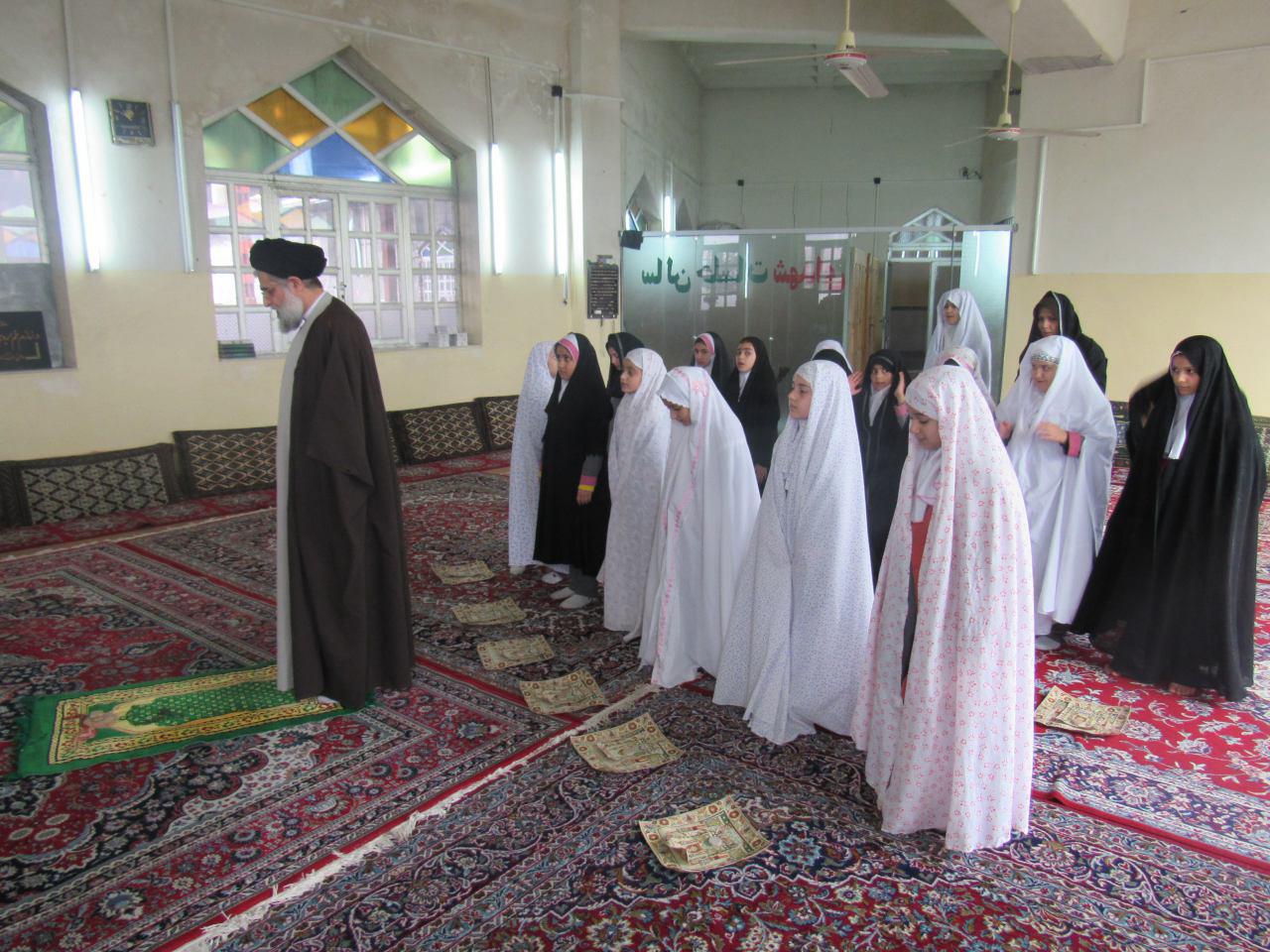 گزارش تصویری / حضور دانش آموزان مدرسه ابتدایی کپورچال در مصلی انزلی
