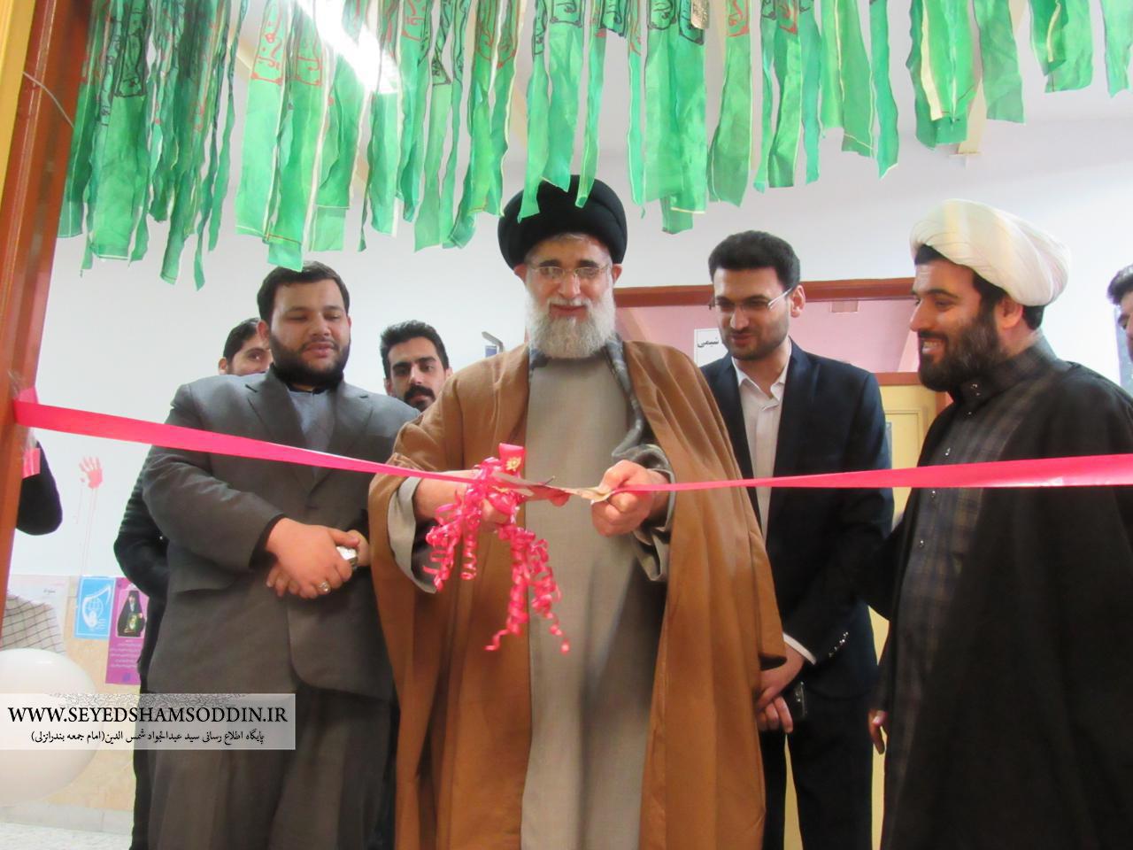 گزارش تصویری از نمایشگاه مدرسه انقلاب در دبیرستان کوثر انزلی