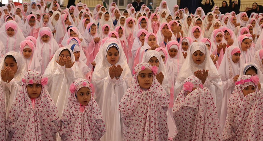 جشن تکلیف بیش از ۷۰۰ دانش آموز دختر در مصلی بندرانزلی برگزار شد(۱)