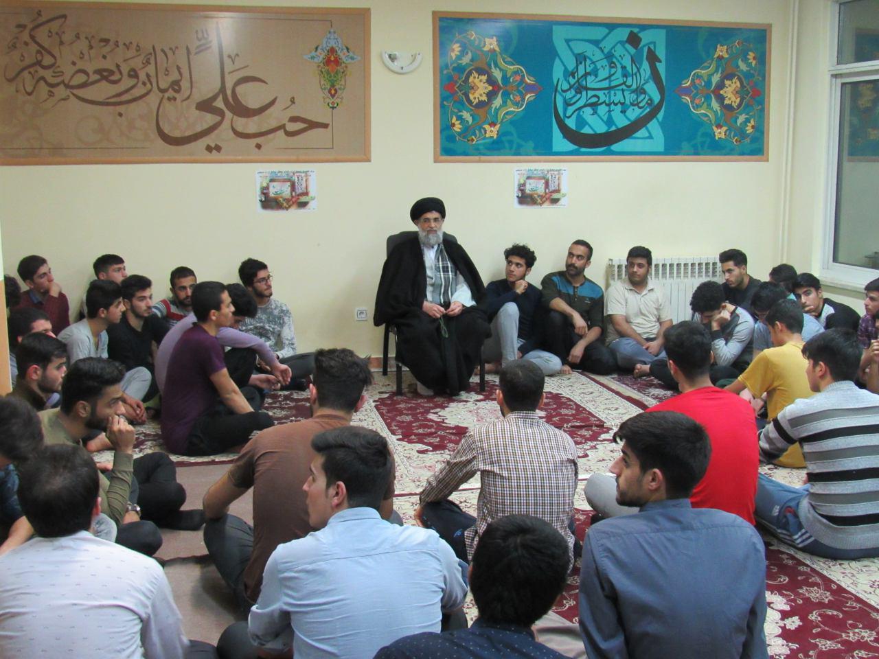 گزارش تصویری / سخنرانی امام جمعه انزلی در جمع دانشجویان دانشگاه خدادادی