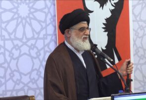 امام جمعه بندرانزلی خطاب به برخی مسئولین : اگر نمیتوانید درست حرف بزنید، حداقل حرف نزنید، کاری نکنید که دشمن سوء استفاده کند.